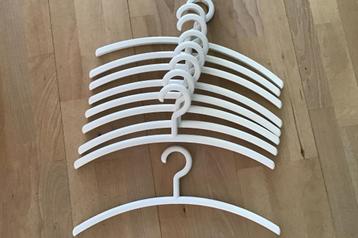 Vintage design kleerhangers wit kunststof 9x beschikbaar voor biedingen
