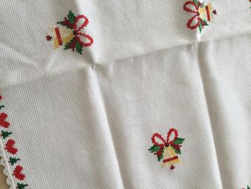 Vintage Kerst tafelloper geborduurde Klokken rookvrij huis z beschikbaar voor biedingen