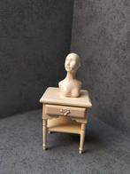 Miniatuur kastje met beeld 1:12, Verzamelen, Poppenhuizen en Toebehoren, Ophalen of Verzenden, Zo goed als nieuw, Poppenhuis