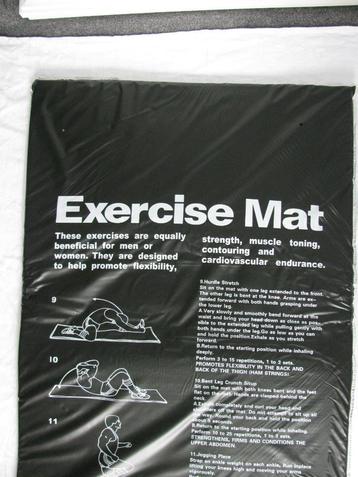 Fitnessmat met oefeningen / exercise mat, z.g.a.n. beschikbaar voor biedingen