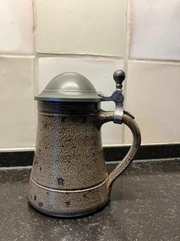Aardewerk bierpul met tinnen deksel. beschikbaar voor biedingen