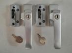 AXA Raamsluiting SKG 1 rechtsdraaiend met cilinderslot., Ophalen of Verzenden, Zo goed als nieuw, Overige materialen, Schuif of Grendel