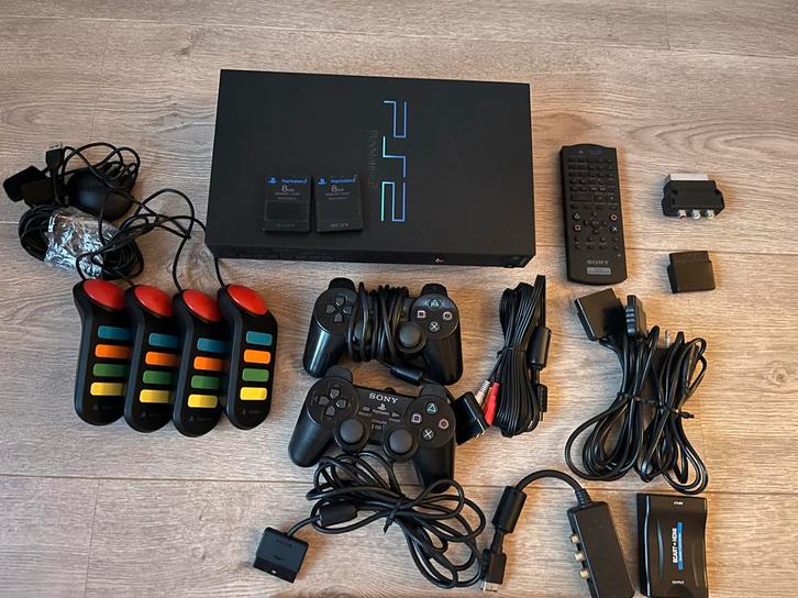 PS2 Zwart + Games, Spelcomputers en Games, Spelcomputers | Sony PlayStation 2, Gebruikt, Phat, Zwart, Zonder controller, Met games