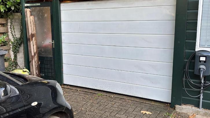 Sectionaal Garagedeur electrisch 260b x 200h, Doe-het-zelf en Verbouw, Deuren en Horren, Gebruikt, Garagedeur, Minder dan 200 cm