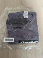 Supreme Futura Box Logo Tee Dusty Purple Medium, Kleding | Heren, T-shirts, Nieuw, Maat 48/50 (M), Ophalen of Verzenden, Roze