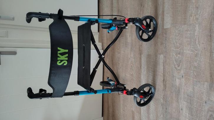 Te koop, Sky rollator geheel inklapbaar, Diversen, Rollators, Zo goed als nieuw, Ophalen