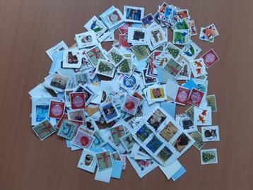 Kilowaar België zelfklevende postzegels 70 gram onafgeweekt beschikbaar voor biedingen