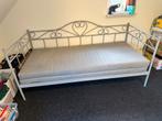 Metalen bed met houten latten bodem, Ophalen, 90 cm, Eenpersoons, Zo goed als nieuw