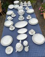 Compleet ontbijt en dinerservies porselein, Antiek en Kunst, Ophalen
