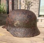 Duitse m40 Waffen SS helm uit WO2

originele verf nog zichtb, Ophalen of Verzenden, Landmacht, Duitsland, Helm of Baret