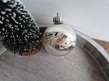 Vintage kerstbal bloementak zilver 534 beschikbaar voor biedingen
