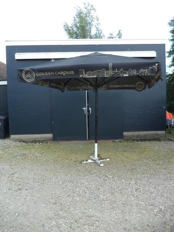 Vierkante parasol 280 x 280 cm met zwart doek beschikbaar voor biedingen