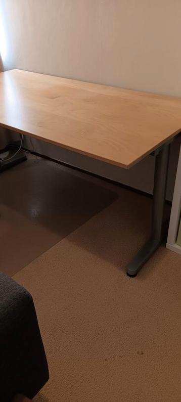 IKEA bureau 160 x 80 cm. Kleur: beuken 