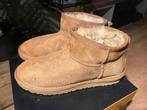 UGG Mini Laarzen - Maat 38 - Bruin, Kleding | Dames, Schoenen, Bruin, Lage of Enkellaarzen, Ophalen of Verzenden, Zo goed als nieuw