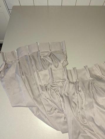 Gordijnen beschikbaar voor biedingen