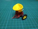 Britains - Getrokken kunstmeststrooier - 1:32, Ophalen of Verzenden, Gebruikt, Tractor of Landbouw, Britains