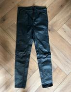 Stradivarius zwarte coated broek maat 38, Maat 38/40 (M), Zwart, Ophalen of Verzenden, Lang