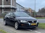 Volkswagen Passat 1.6 Businessline | Navigatie | Trekhaak |, Stof, Gebruikt, 4 cilinders, 700 kg