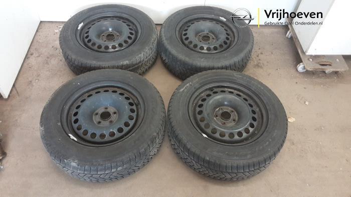 Velgen set + winterbanden van een Opel Mokka (Mokka 12-), Auto-onderdelen, Banden en Velgen, Personenwagen, Gebruikt, 3 maanden garantie