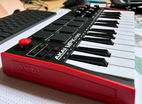 Akai MPK mini mk3, Muziek en Instrumenten, Midi-apparatuur, Zo goed als nieuw, Ophalen