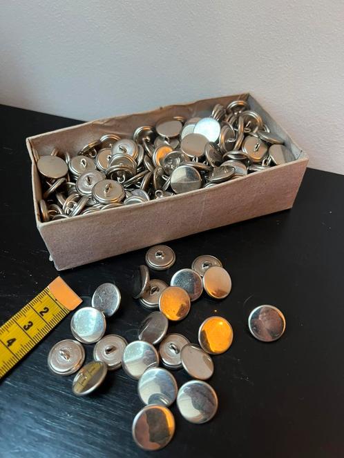 Militaria knopen uniformen zilver 250 stuks, Verzamelen, Militaria | Algemeen, Landmacht, Nederland, Ophalen