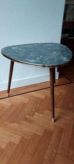 Vintage midcentery bijzettafel met marmermotief driepoot, Ophalen