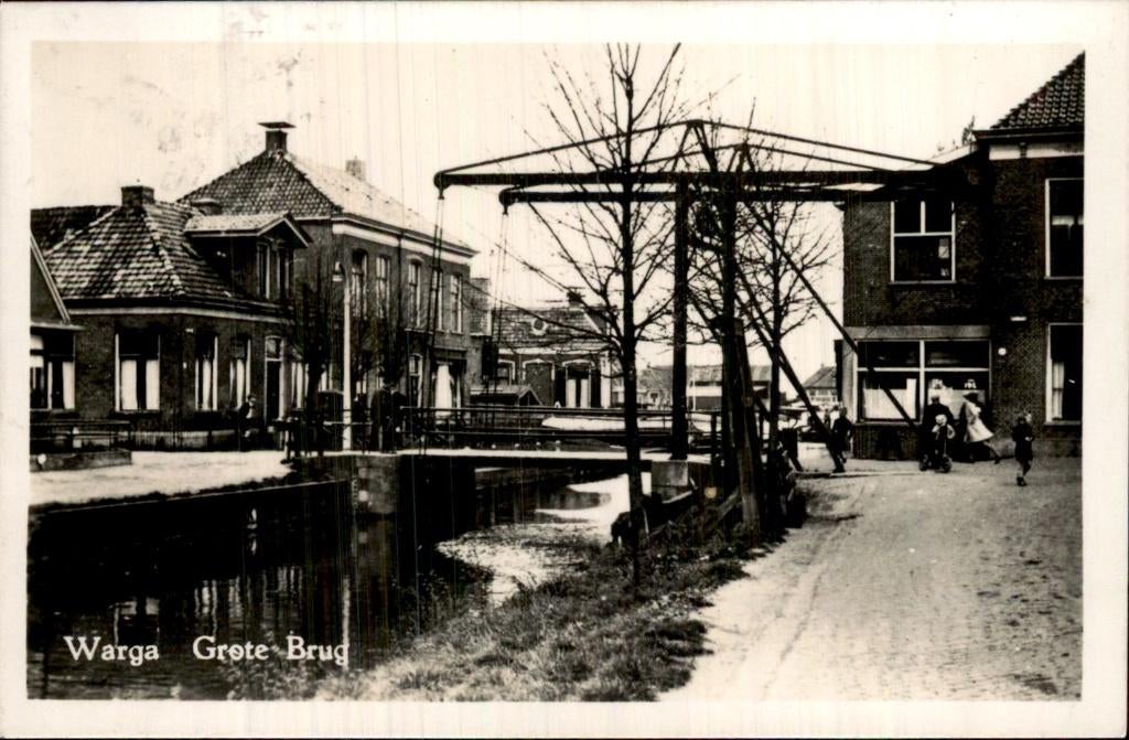 Warga - Grote Brug - Straatbeeld, Verzamelen, Ansichtkaarten | Nederland, Ophalen of Verzenden, 1940 tot 1960, Gelopen, Friesland