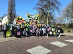 Grote loopgroep thema muziek / elpees met mooie foampruiken, Kleding | Dames, Carnavalskleding en Feestkleding, Ophalen, Zo goed als nieuw