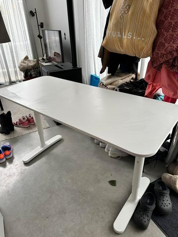 Ikea bekant bureau 140x60 cm – moet snel weg!