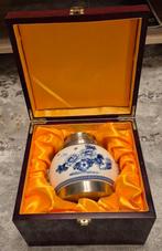 Porseleinen Chinese theebus of gemberpot in houten koffer., Antiek en Kunst, Ophalen of Verzenden