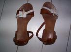 SANDAALTJES wit/cognackleur met strikje, Made in Italy, Overige kleuren, Gedragen, Sandalen of Muiltjes