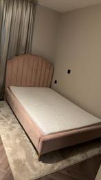 Bed Belmond Velvet, 120 x 200cm fluweel richmond interiors, Huis en Inrichting, Slaapkamer | Bedden, 120 cm, Zo goed als nieuw