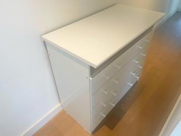 Gratis Commode Wit met extra’s beschikbaar voor biedingen