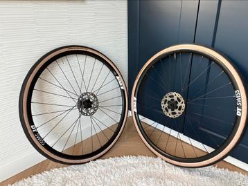 DT swiss R470 wielset incl. schijven en 32mm Vittoria banden beschikbaar voor biedingen