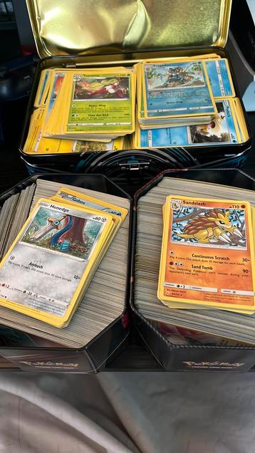 1 XL + 2 Grote tins vol pokemon kaarten beschikbaar voor biedingen