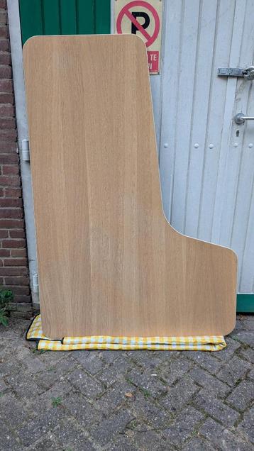 Net hoekbureau (Ikea Bekant) beschikbaar voor biedingen