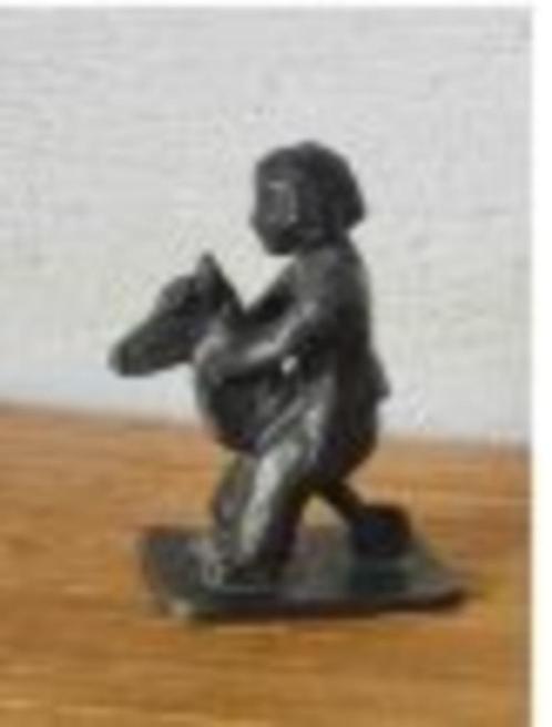 Beeldje tin ardje de graaf kind met stokpaardje meeuws tiel, Antiek en Kunst, Kunst | Beelden en Houtsnijwerken, Ophalen