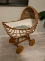 Mooie rotan wieg met matras, Kinderen en Baby's, Babywiegjes en Ledikanten, Ophalen, Zo goed als nieuw, Wieg