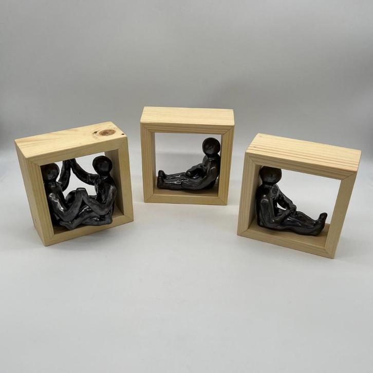 Beeldengroep van hout met keramiek, Antiek en Kunst, Kunst | Designobjecten, Ophalen of Verzenden