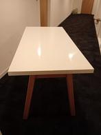 Witte tafel met houten poten, Huis en Inrichting, Tafels | Eettafels, 100 tot 150 cm, Zo goed als nieuw, Rechthoekig, 50 tot 100 cm