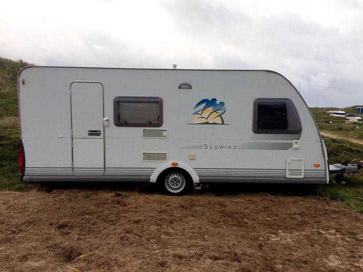 Compacte en complete Knaus Sudwind 500 fsd. Unieke indeling, Caravans en Kamperen, Caravans, Particulier, tot en met 4, 1000 - 1250 kg