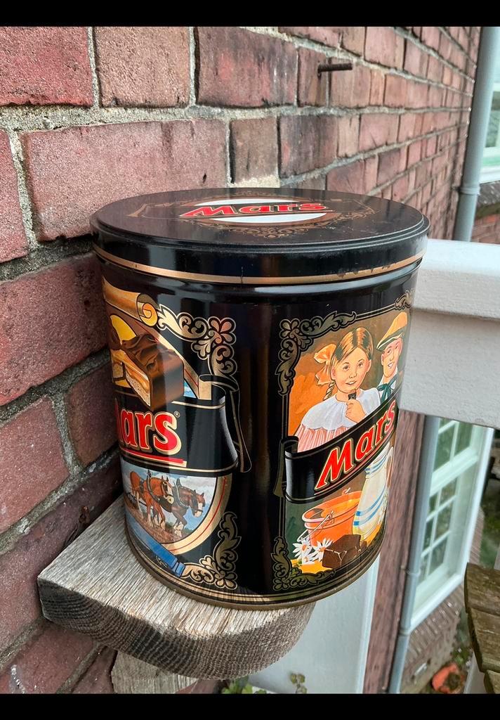 Ongeveer 35 jaar oud blik voor Marsjes v de firma Mars 18 cm, Verzamelen, Blikken, Zo goed als nieuw, Overige, Ophalen of Verzenden