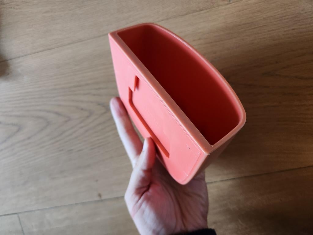 Bakje voor aan de wand, Ophalen