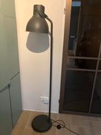 IKEA Hektar Staande Lamp - Stijlvol en Functioneel, Huis en Inrichting, Lampen | Vloerlampen, Ophalen, Zo goed als nieuw, Metaal