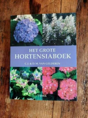 Het grote hortensiaboek . C.J. & D.M. van Gelderen beschikbaar voor biedingen