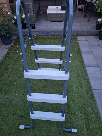 Zwembad trap beschikbaar voor biedingen