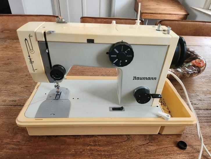 Oude Naaimachine - Werkt nog prima!, Hobby en Vrije tijd, Naaimachines en Toebehoren, Gebruikt, Naaimachine, Overige merken, Ophalen