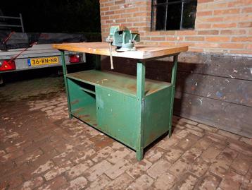 Goede, degelijke werkbank/ werktafel met bankschroef! beschikbaar voor biedingen