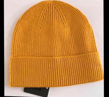 Muts in verschillende kleuren. beschikbaar voor biedingen