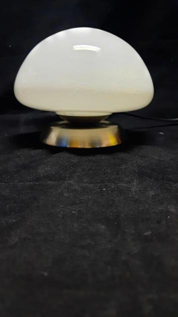 Linhai Junis Lighting Co Ltd tafellamp, lees de beschrijving beschikbaar voor biedingen